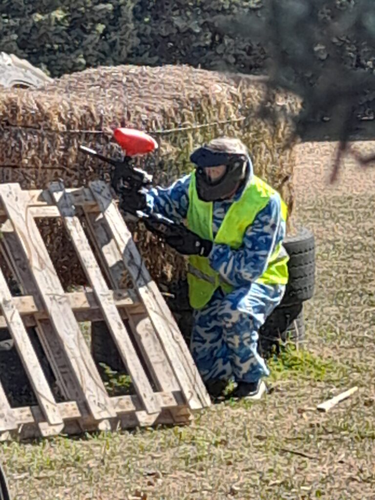 La imagen tiene un atributo ALT vacío; su nombre de archivo es Despedidas-con-paintball-en-Ruidera-768x1024.jpg